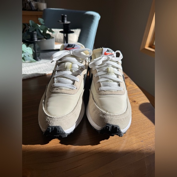 EUC - WOMEN'S NIKE WAFFLE DEBUT SNEAKERS - Picture 10 of 12